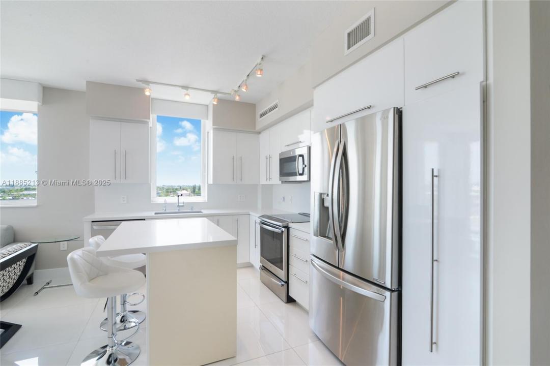 1745 E Hallandale Beach Blvd 807W, Hallandale Beach, Floride 33009, États-Unis