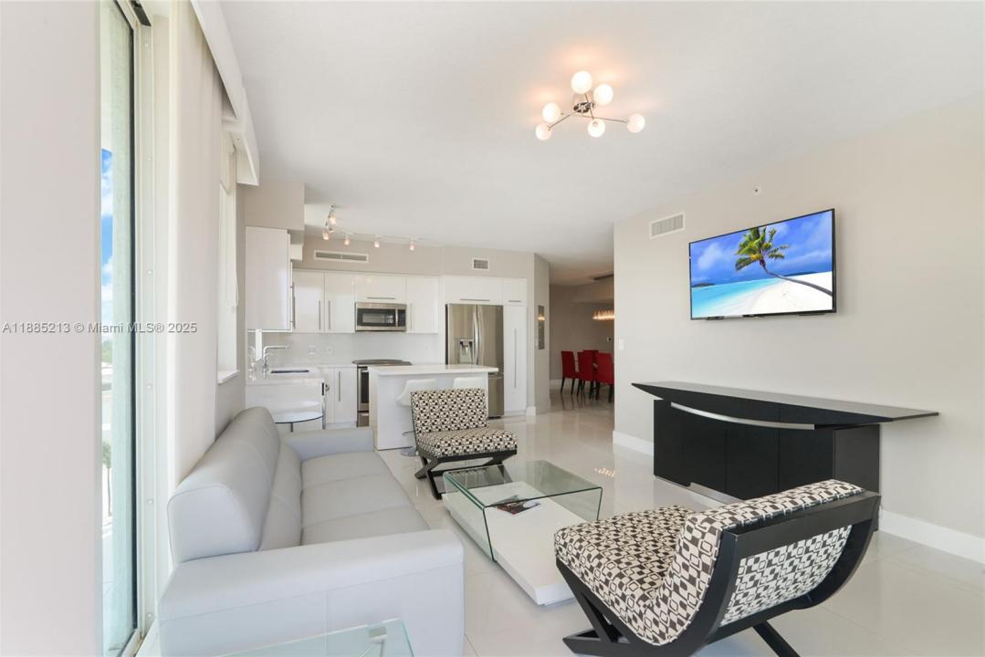 1745 E Hallandale Beach Blvd 807W, Hallandale Beach, Floride 33009, États-Unis
