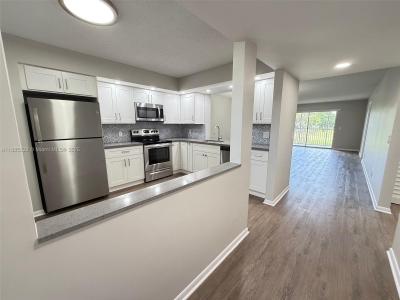 901 SW 128th Ave 208E, Pembroke Pines, Florida 33027, USA