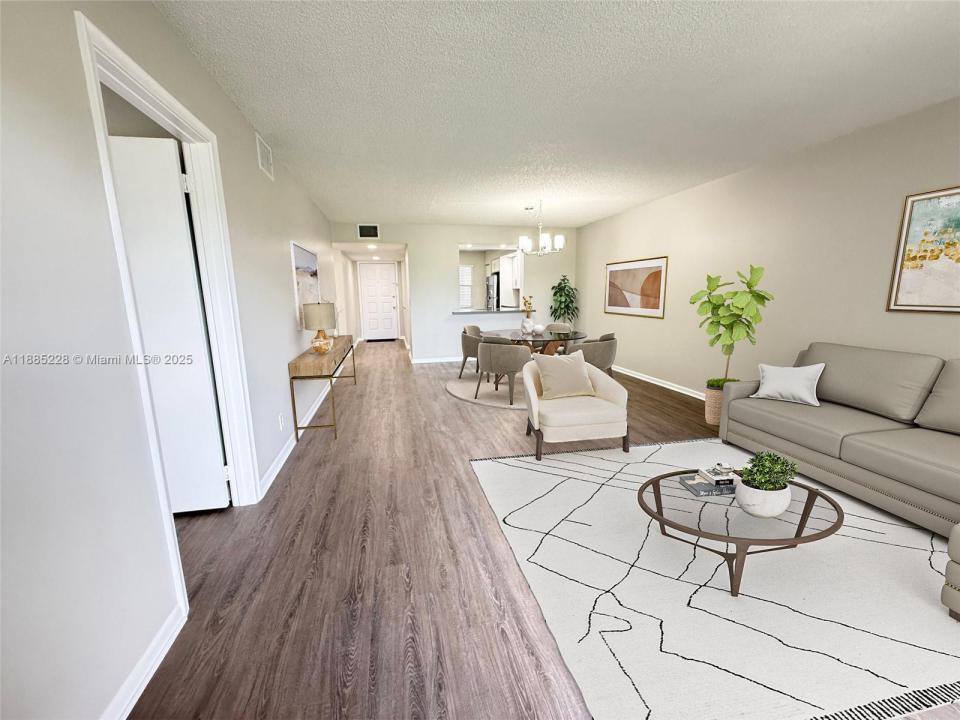 901 SW 128th Ave 208E, Pembroke Pines, Florida 33027, Estados Unidos