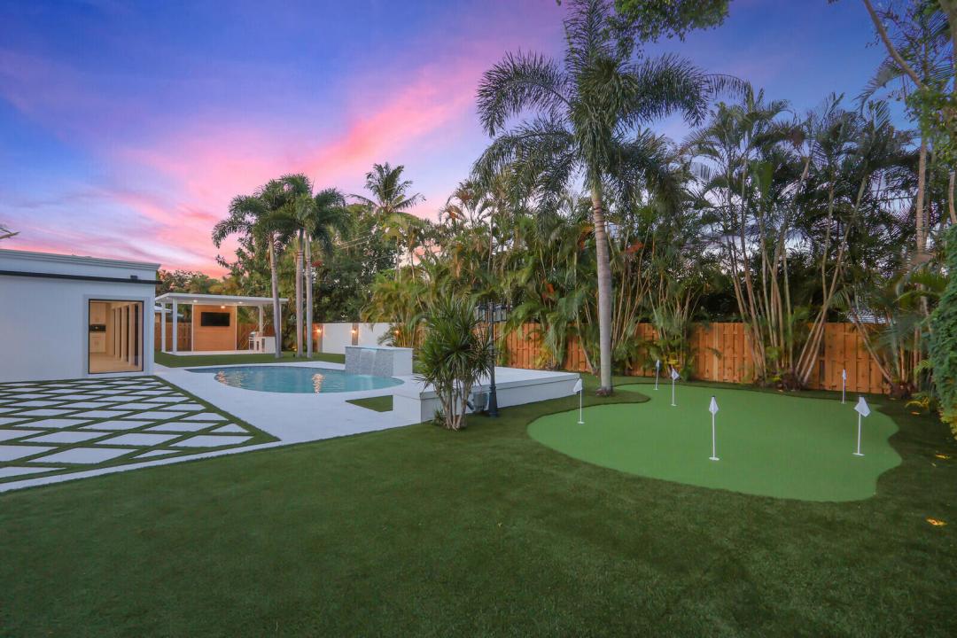 391 W Riverside Drive, Tequesta, Florida 33469