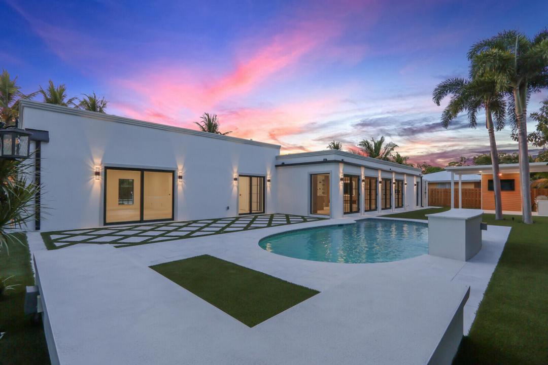 391 W Riverside Drive, Tequesta, Florida 33469