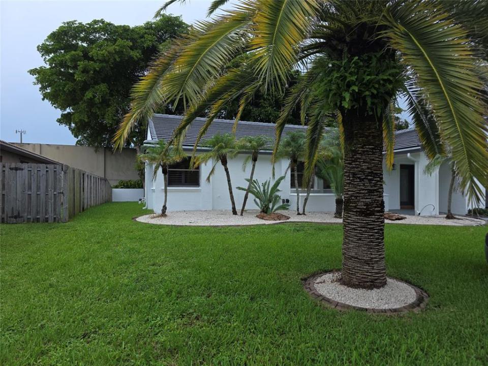 6701 W Wedgewood Ave, Davie, Florida 33331
