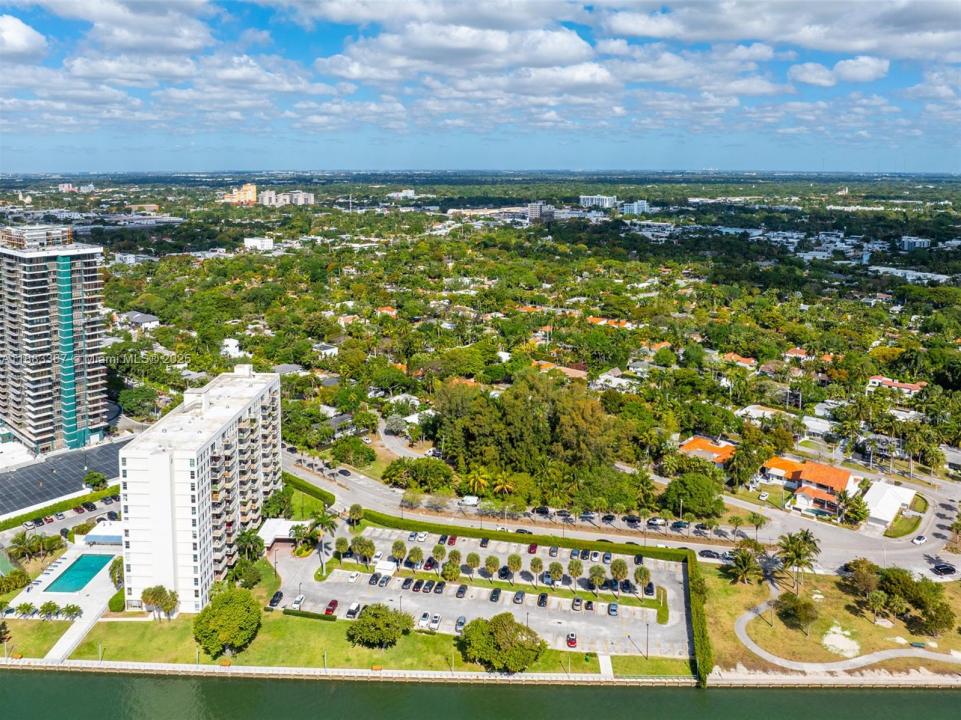 860 NE 70th St, Miami, פלורידה 33138, ארצות הברית של אמריקה 