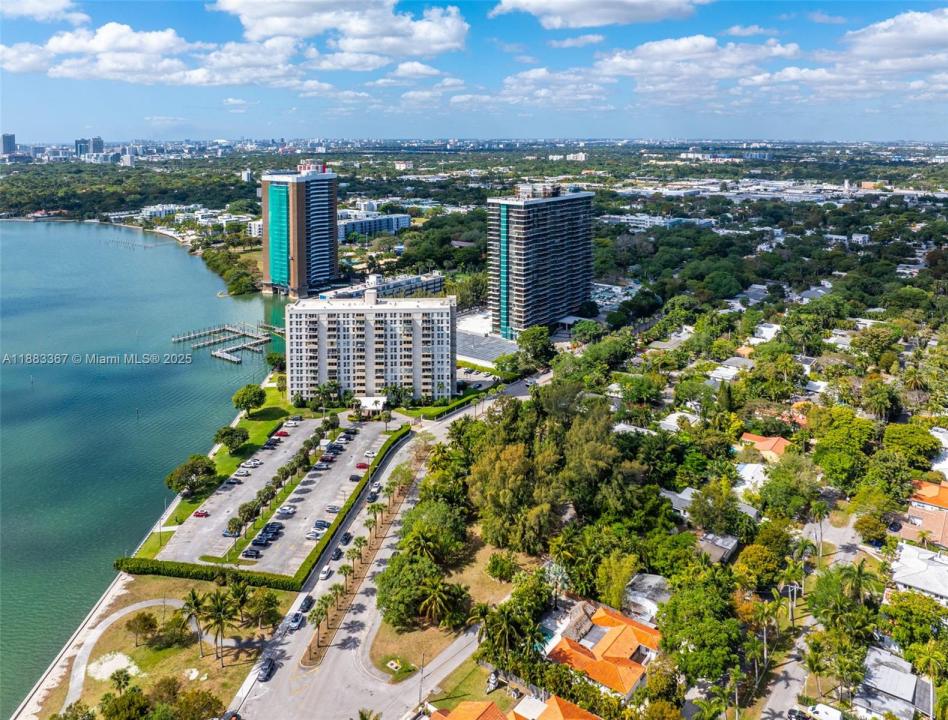 860 NE 70th St, Miami, פלורידה 33138, ארצות הברית של אמריקה 
