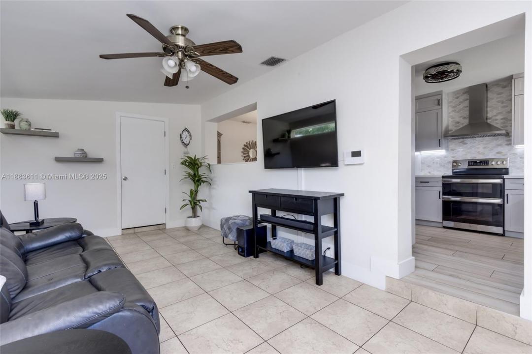 210 SW 64th Ave, Pembroke Pines, Florida 33023, HOA KỲ
