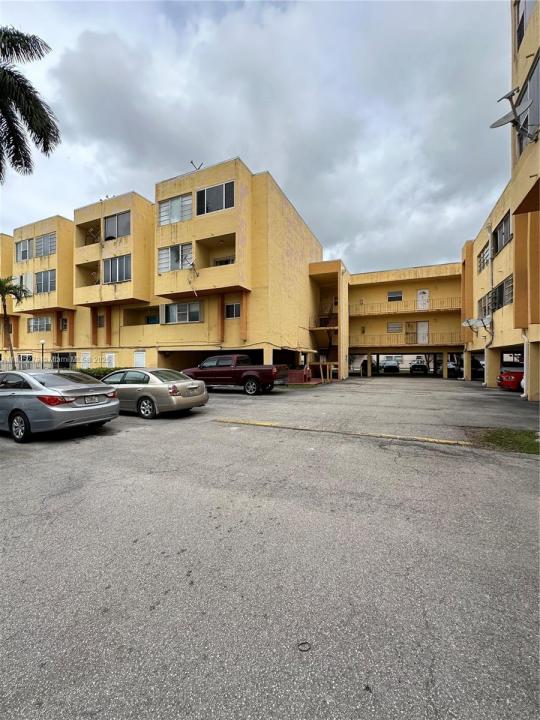 1555 W 44th Pl 234, Hialeah, Florida 33012, HOA KỲ