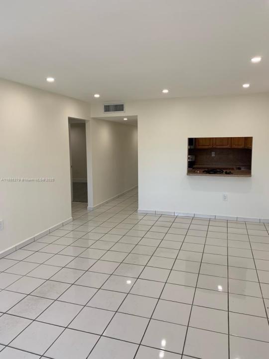 1555 W 44th Pl 234, Hialeah, Florida 33012, HOA KỲ