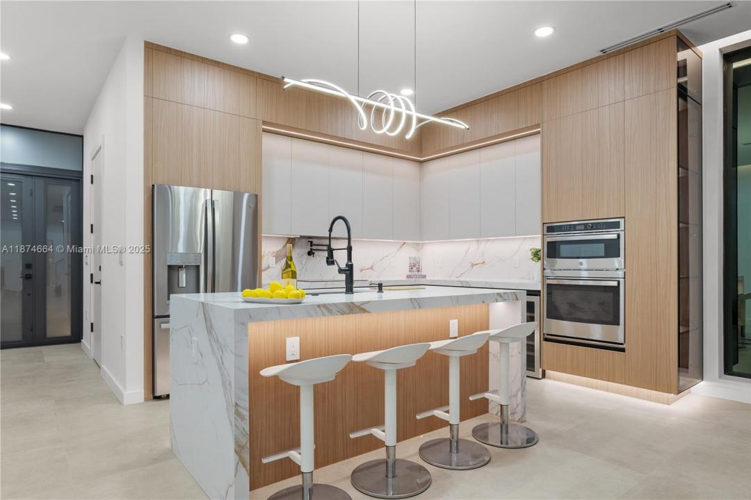 2823 SW 23rd Ter Left Side, Miami, Florida 33145, Stati Uniti