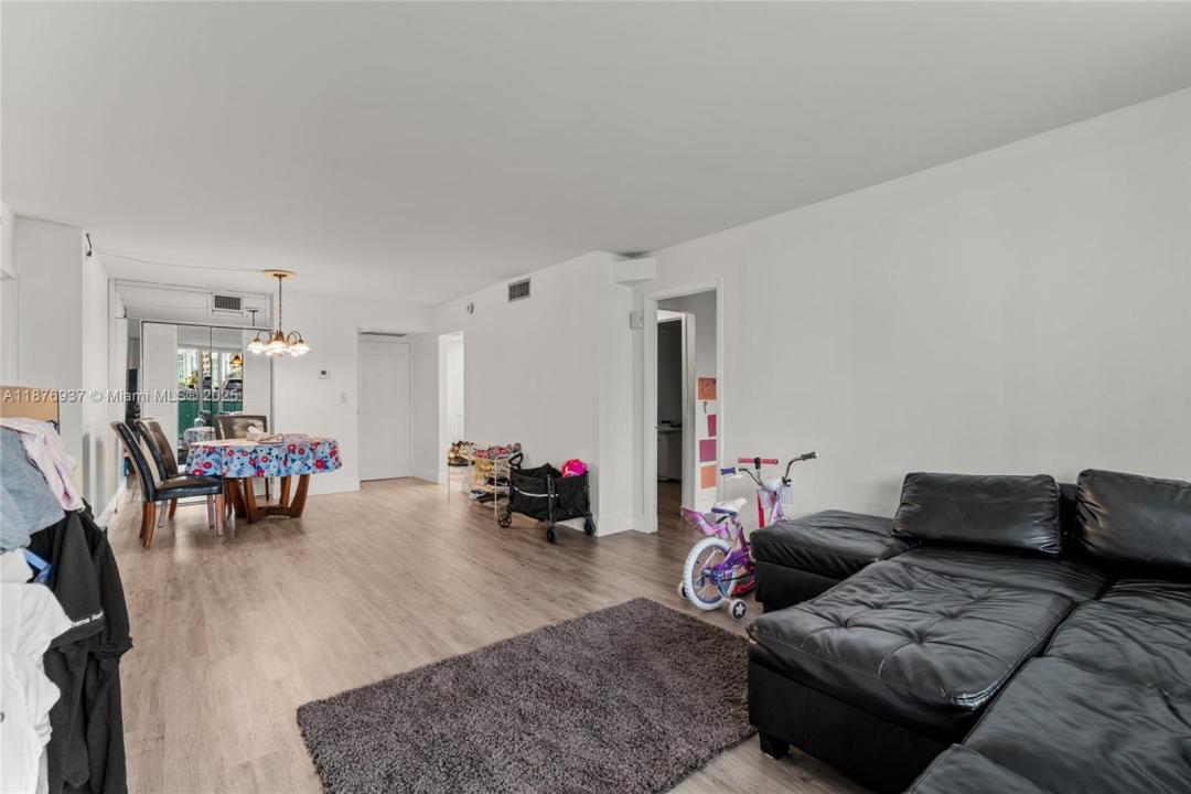 100 Bayview Dr 229, Sunny Isles Beach, Флорида 33160, Соединенные Штаты