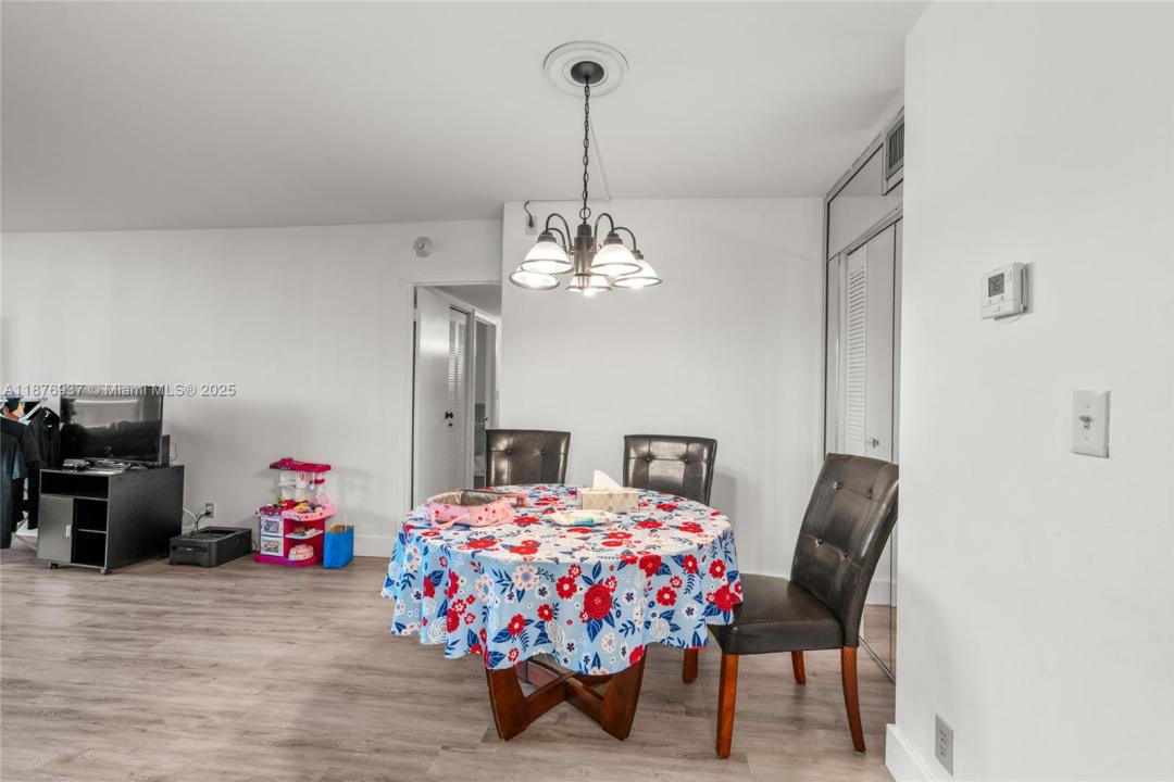 100 Bayview Dr 229, Sunny Isles Beach, Флорида 33160, Соединенные Штаты