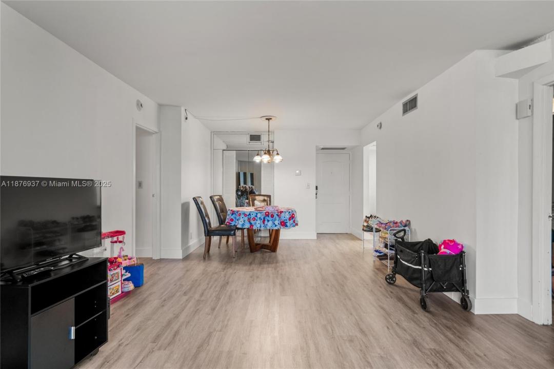 100 Bayview Dr 229, Sunny Isles Beach, Флорида 33160, Соединенные Штаты
