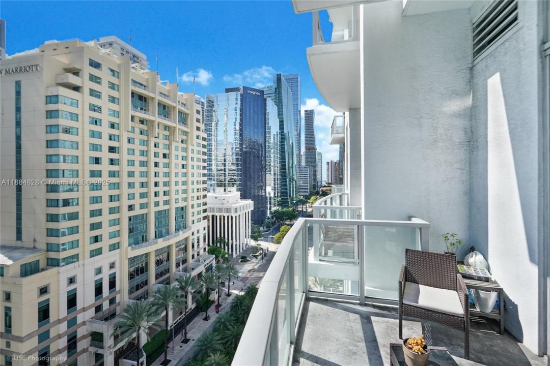 1060 Brickell Ave 1203, Miami, Florida 33131, USA