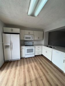 2186 W 60th St 20206, Hialeah, Florida 33016, USA