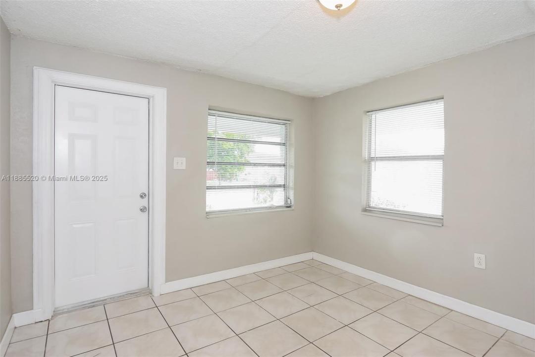 2161 NW 97th St, Miami, Florida 33147, Amerika Birleşik Devletleri