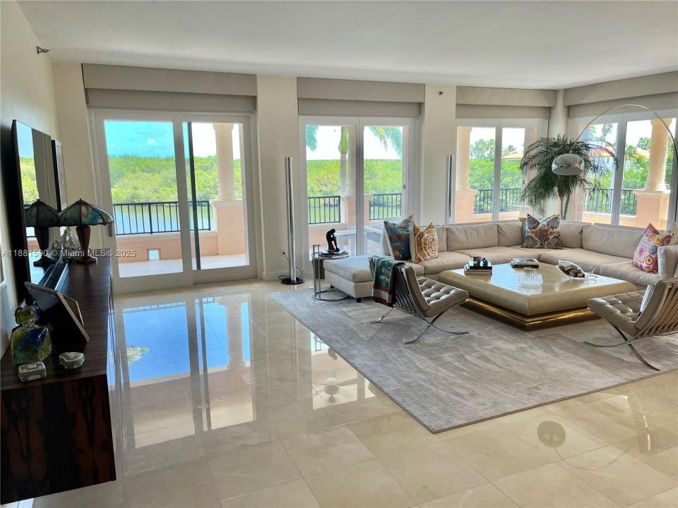 13645 Deering Bay Dr 123, Coral Gables, Flórida 33158, Estados Unidos