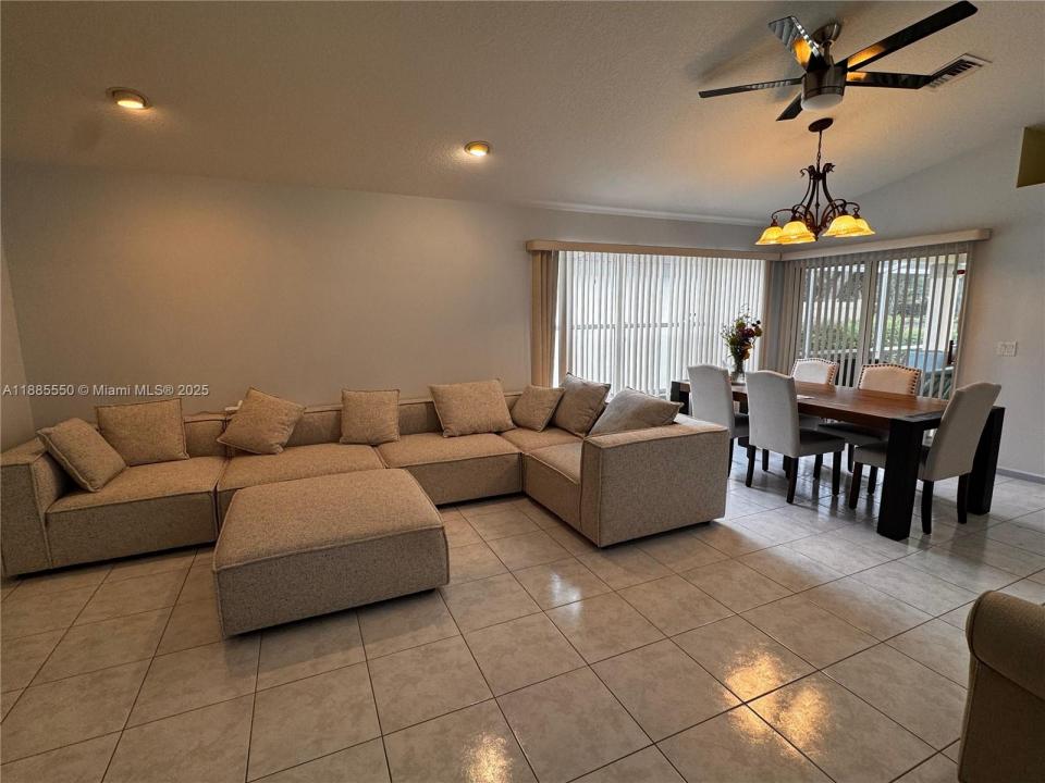 7131 Whitfield Ave, Boynton Beach, Floryda 33437, USA