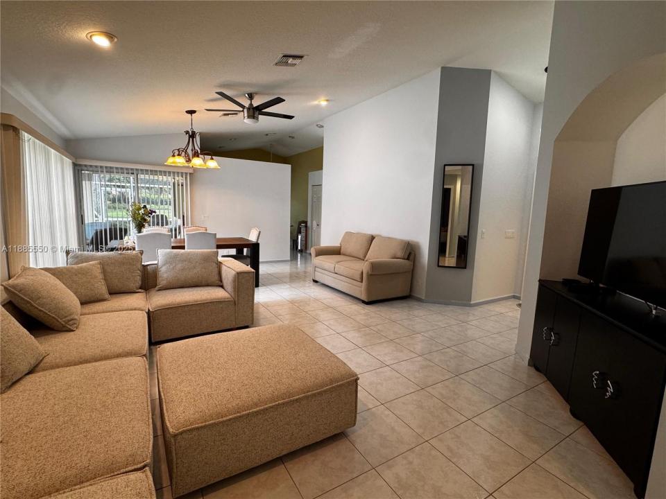 7131 Whitfield Ave, Boynton Beach, Floryda 33437, USA