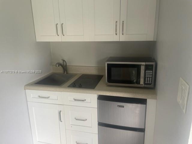 1041 NE 35th St, Oakland Park, Florida 33334, USA