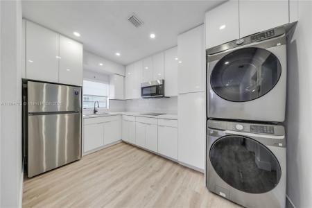 2464 SW 22nd St 2, Miami, Florida 33145, USA