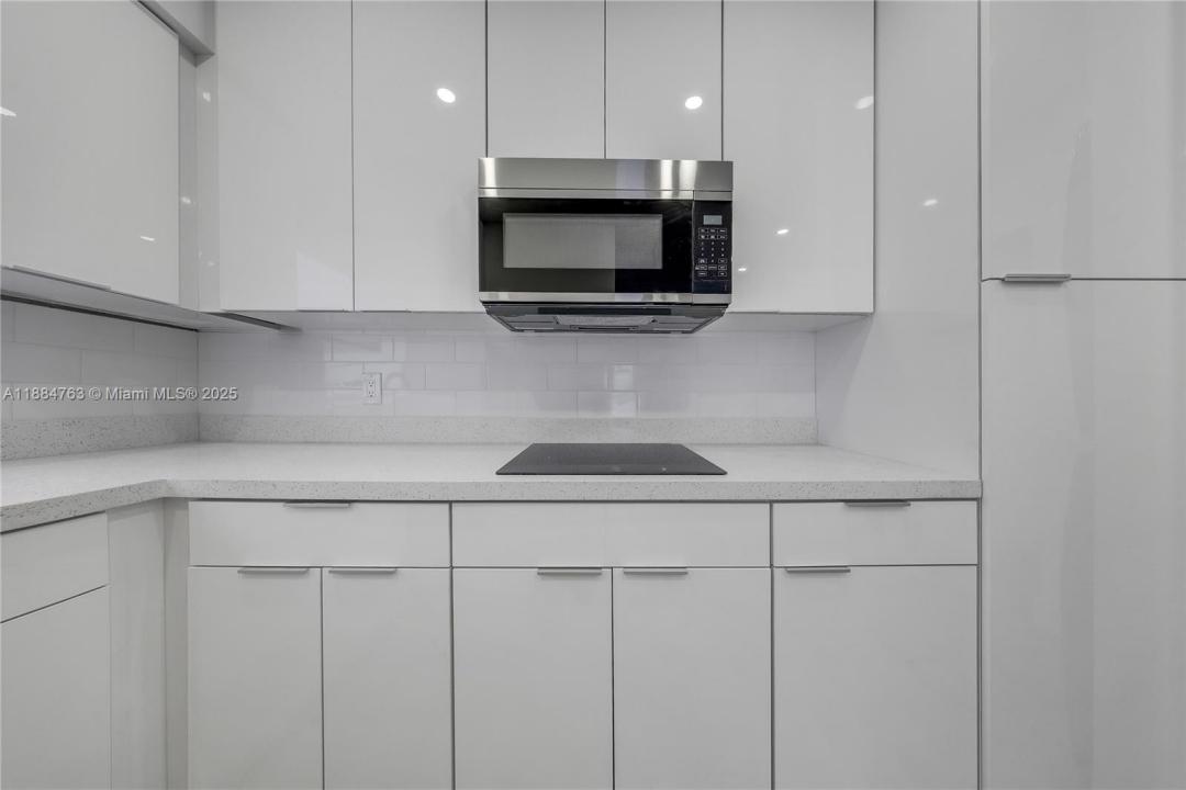 2464 SW 22nd St 2, Miami, פלורידה 33145, ארצות הברית של אמריקה 