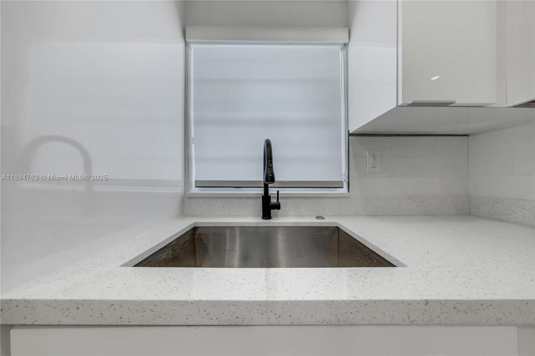 2464 SW 22nd St 2, Miami, פלורידה 33145, ארצות הברית של אמריקה 