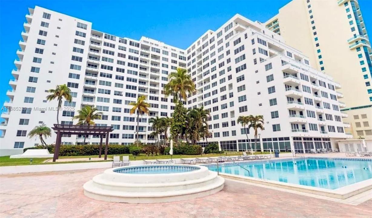 5005 Collins Ave 523, Miami Beach, Floride 33140, États-Unis