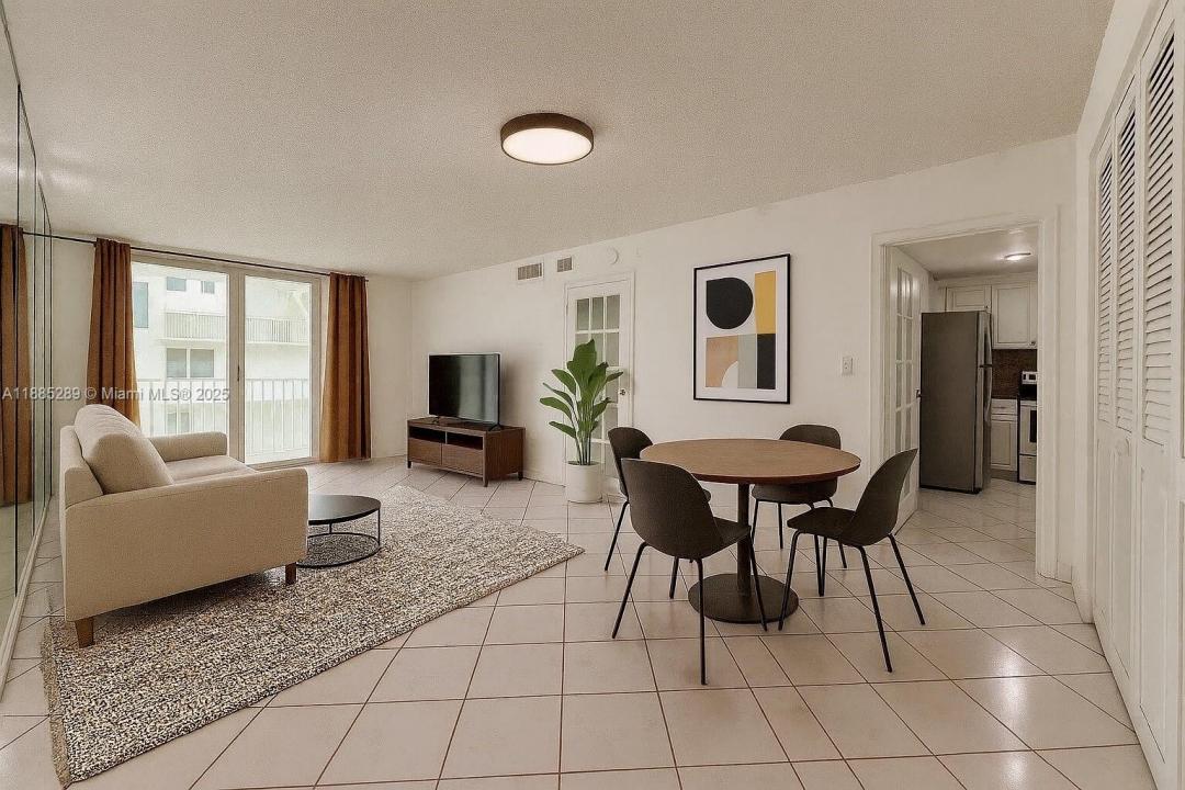 5005 Collins Ave 523, Miami Beach, Floride 33140, États-Unis