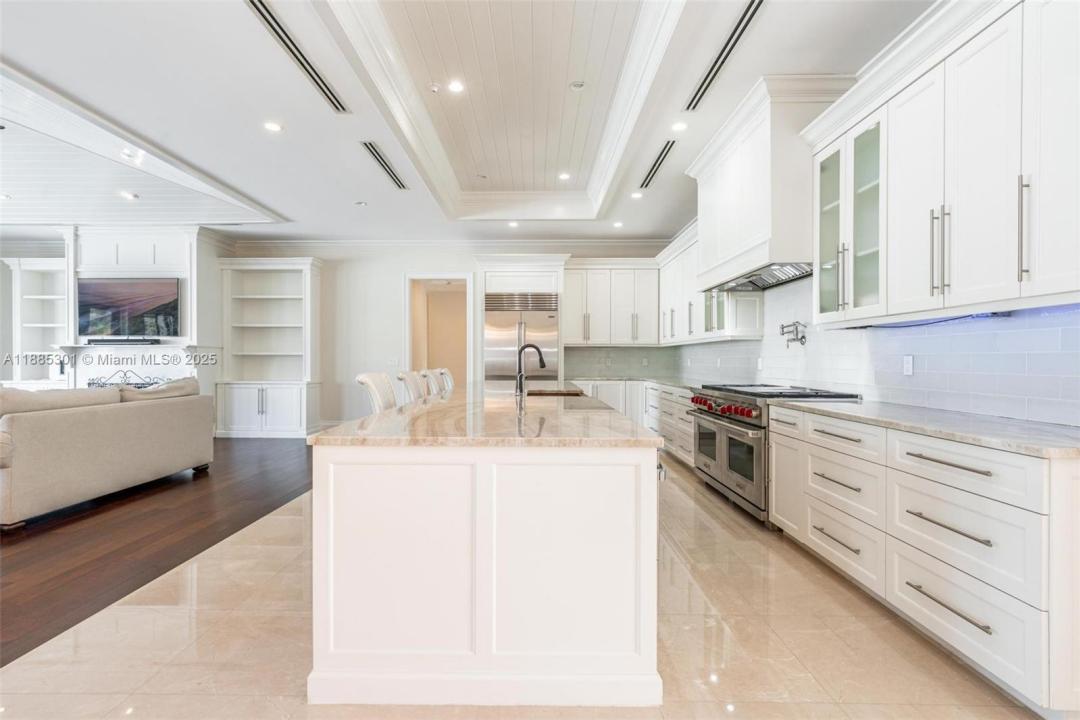 2381 NE 24th St, Lighthouse Point, Florida 33064