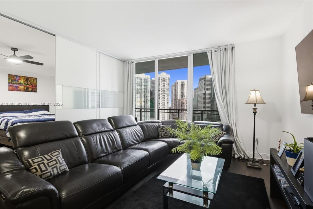90 SW 3rd St 2214, Miami, פלורידה 33130, ארצות הברית של אמריקה 