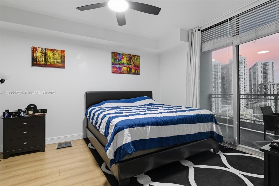 90 SW 3rd St 2214, Miami, פלורידה 33130, ארצות הברית של אמריקה 