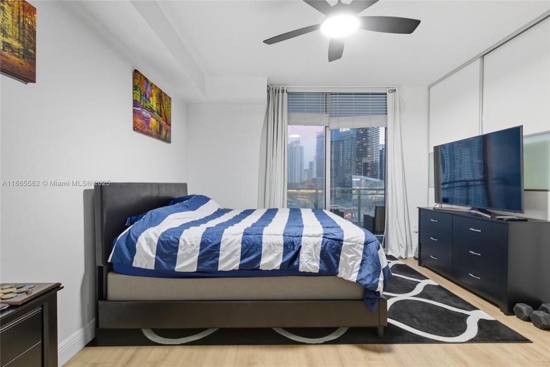 90 SW 3rd St 2214, Miami, פלורידה 33130, ארצות הברית של אמריקה 