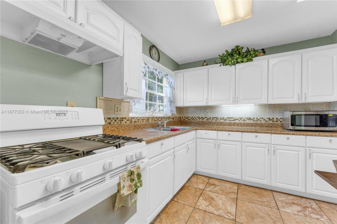 3277 NW 202nd Ln, Miami Gardens, Florida 33056, Amerika Birleşik Devletleri