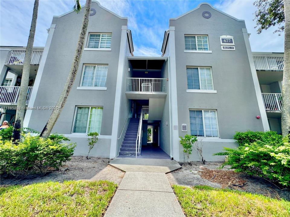 677 SW 111th Ave 303, Pembroke Pines, Flórida 33025, Estados Unidos