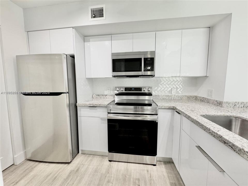677 SW 111th Ave 303, Pembroke Pines, Flórida 33025, Estados Unidos