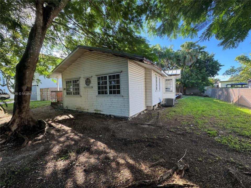 8920 SW 157th St, Palmetto Bay, Florida 33157