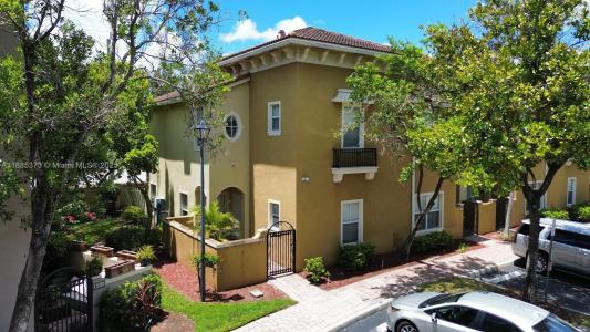 2851 W Prospect Rd 704, Tamarac, Florida 33309, USA