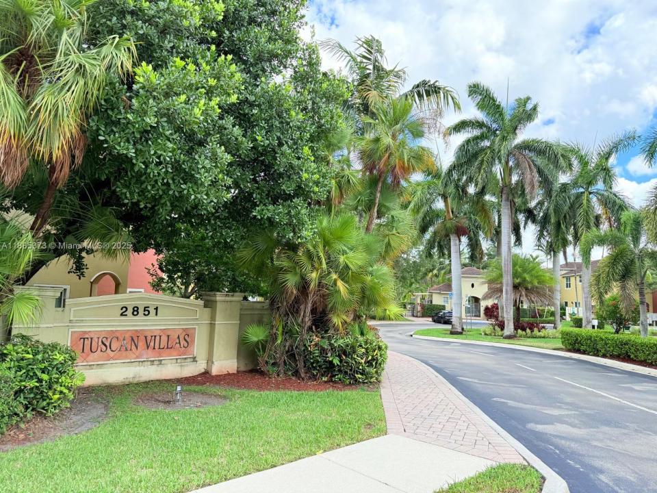 2851 W Prospect Rd 704, Tamarac, フロリダ 33309, アメリカ合衆国