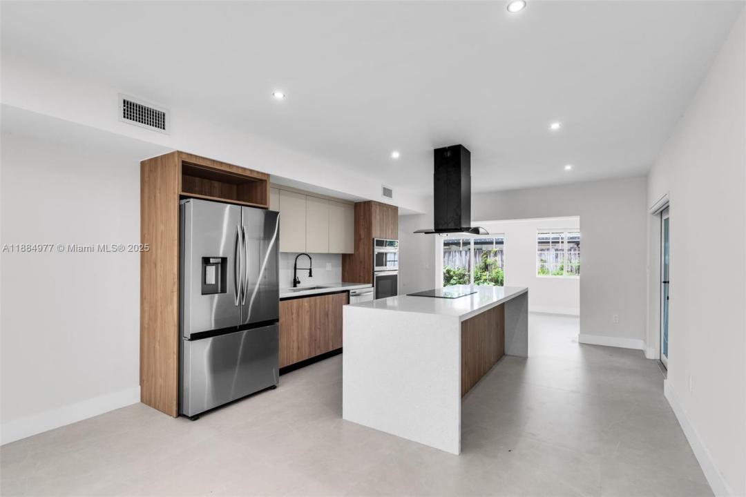 323 NW 104th Ter, Miami, Florida 33150, Amerika Birleşik Devletleri