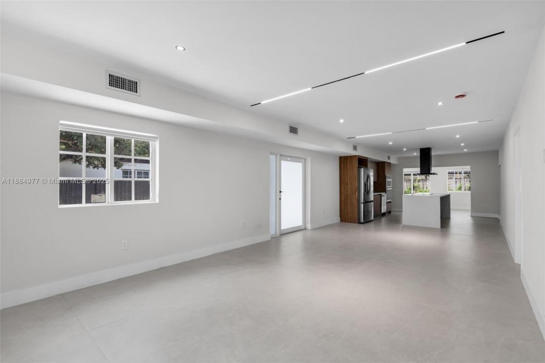 323 NW 104th Ter, Miami, Florida 33150, Amerika Birleşik Devletleri