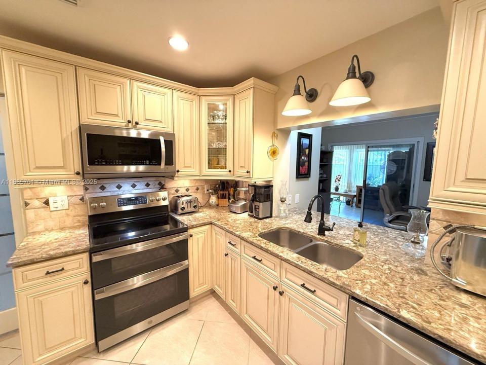 230 SE 4th St, Dania Beach, Flórida 33004, Estados Unidos