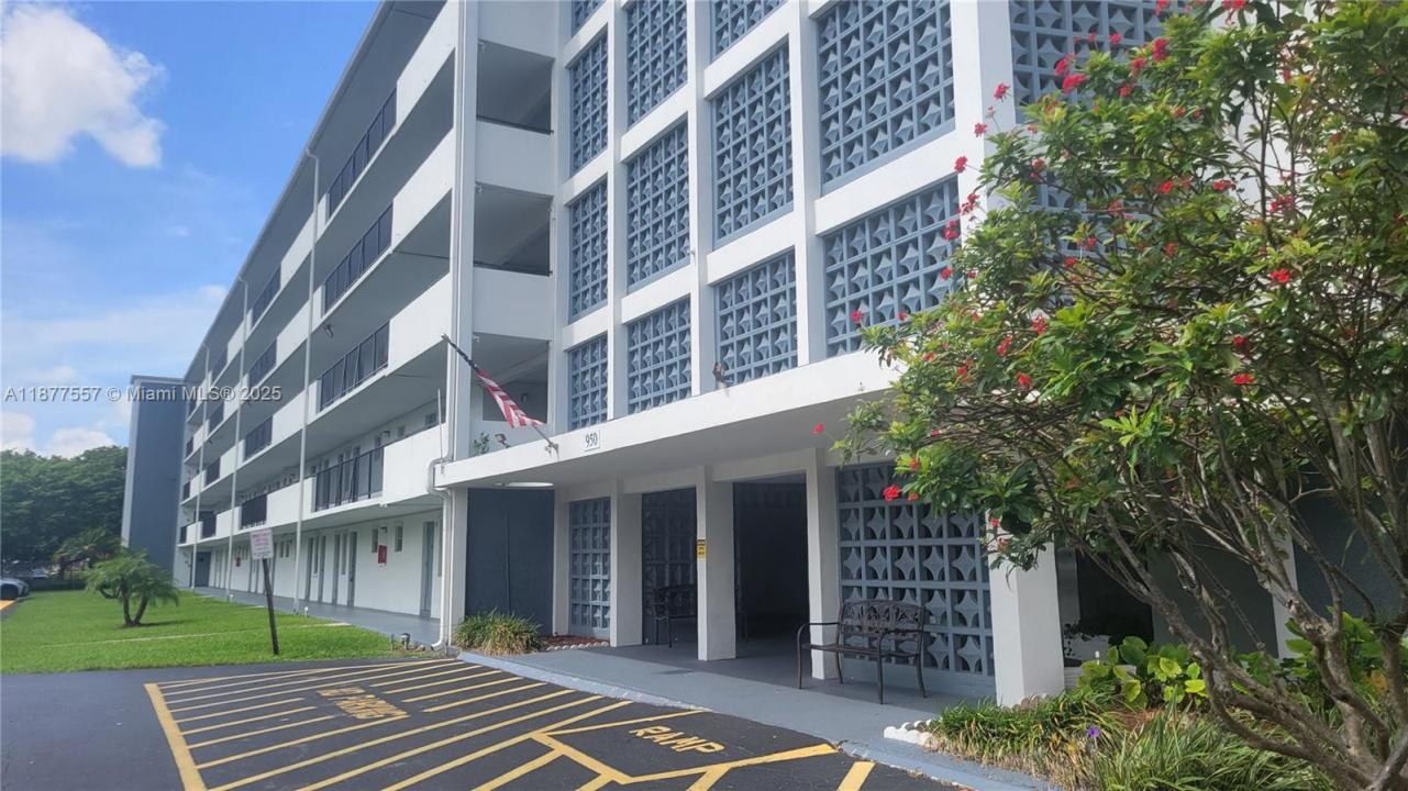 950 Hillcrest Dr 302, Hollywood, Florida 33021