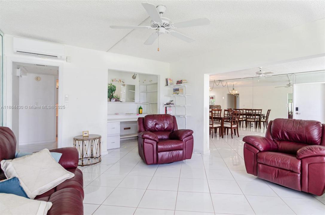1470 S Ocean Blvd 702, Pompano Beach, Floryda 33062, USA