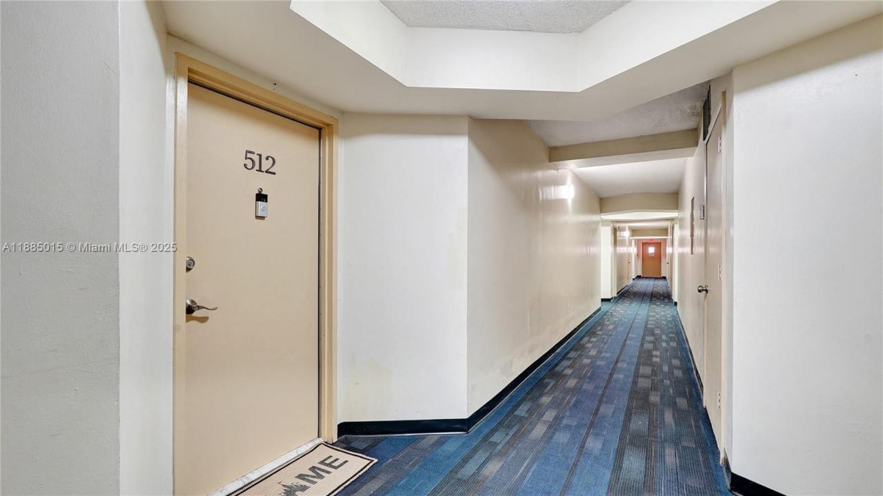 1301 NE Miami Gardens Dr 512W, Miami, Flórida 33179, Estados Unidos