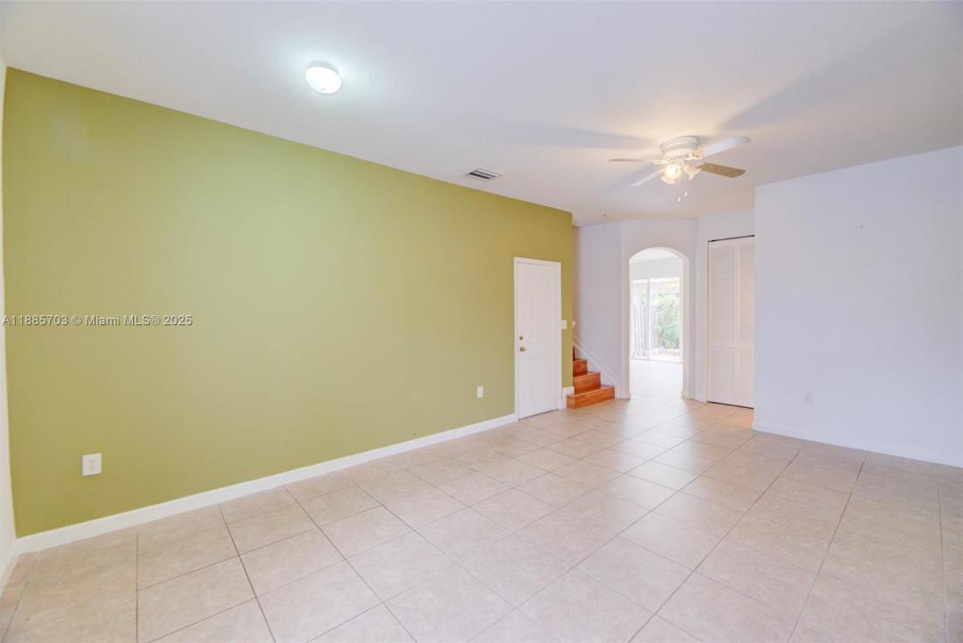 12842 SW 135th St 12842, Miami, Florida 33186, USA
