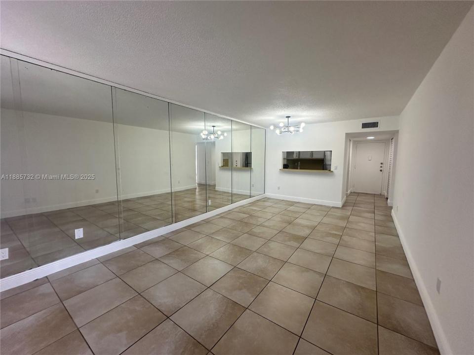 13685 NE 10th Ave 411, North Miami, فلوريدا 33161, الولايات المتحدة