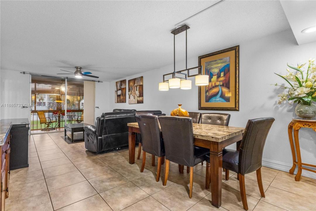 711 S Hollybrook Dr 210, Pembroke Pines, Florida 33025, HOA KỲ