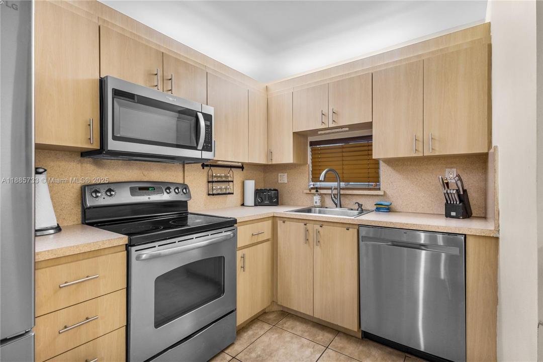 711 S Hollybrook Dr 210, Pembroke Pines, Florida 33025, HOA KỲ