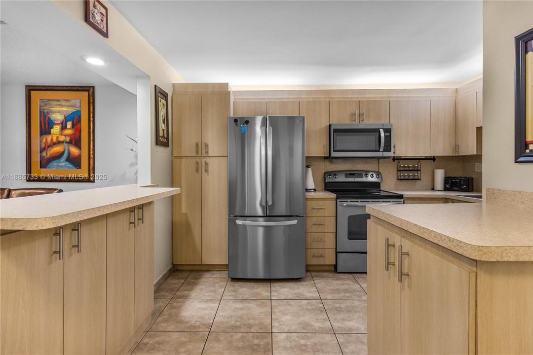 711 S Hollybrook Dr 210, Pembroke Pines, Florida 33025, HOA KỲ