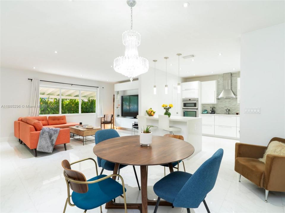 1617 NE 157th Ter, North Miami Beach, Florida 33162, USA